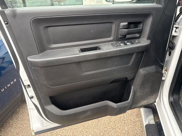 2017 RAM 2500 Tradesman Crew Cab 4x4 6'4' Box