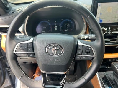 2023 Toyota Highlander Platinum
