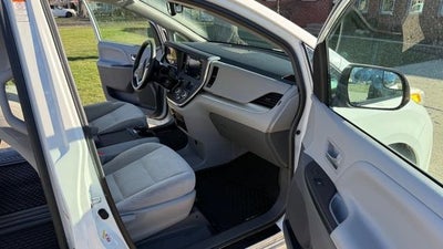 2019 Toyota Sienna LE 8 Passenger