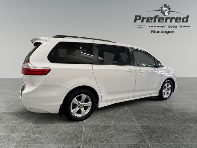 2019 Toyota Sienna LE 8 Passenger