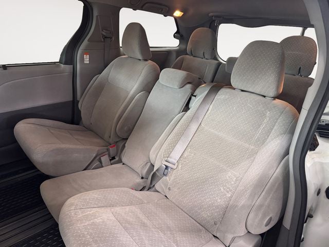 2019 Toyota Sienna LE 8 Passenger