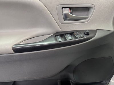 2019 Toyota Sienna LE 8 Passenger