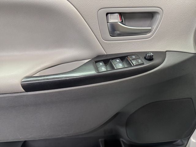 2019 Toyota Sienna LE 8 Passenger