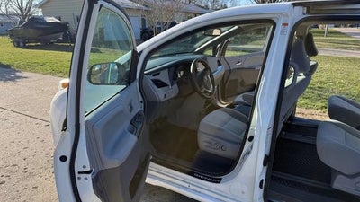 2019 Toyota Sienna LE 8 Passenger