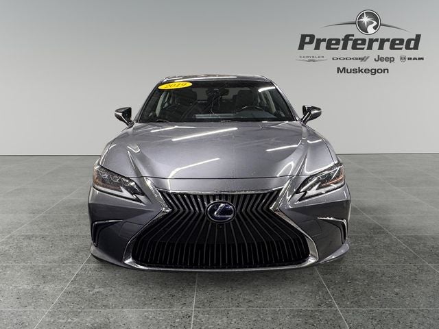 2019 Lexus ES 300h 300h Luxury 2.5 Liter FWD