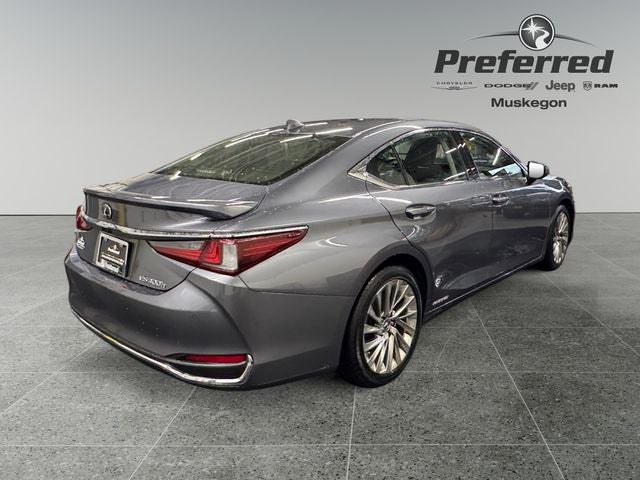 2019 Lexus ES 300h 300h Luxury 2.5 Liter FWD