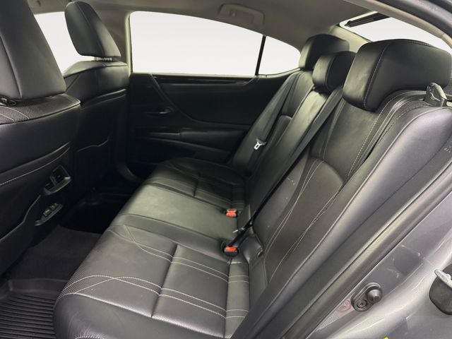 2019 Lexus ES 300h 300h Luxury 2.5 Liter FWD